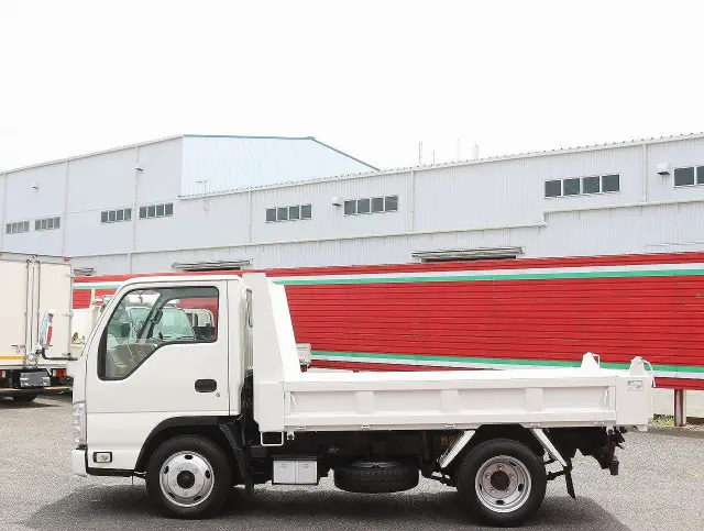 いすゞ エルフ BKG-NJR85AD(2WD)の写真9