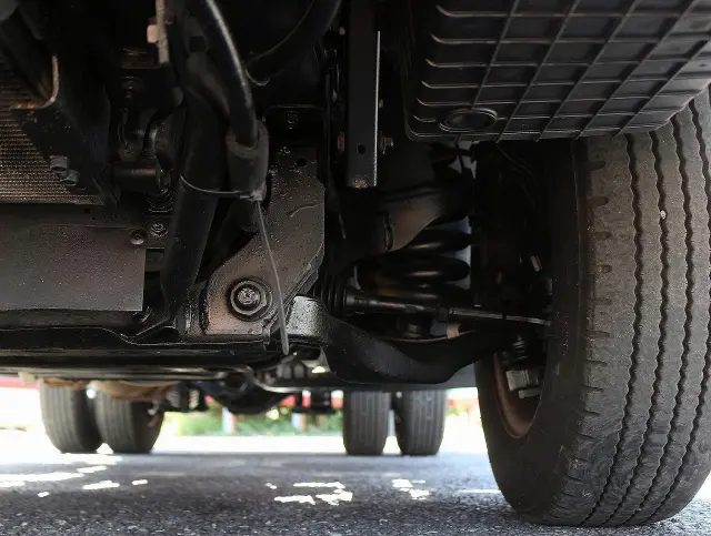 いすゞ エルフ BKG-NJR85AD(2WD)の写真29