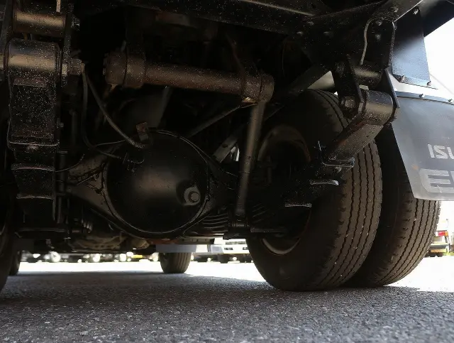 いすゞ エルフ BKG-NJR85AD(2WD)の写真31
