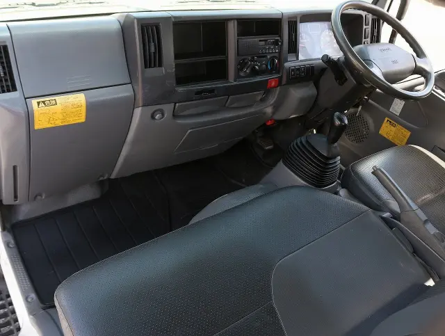 いすゞ エルフ BKG-NJR85AD(2WD)の写真43