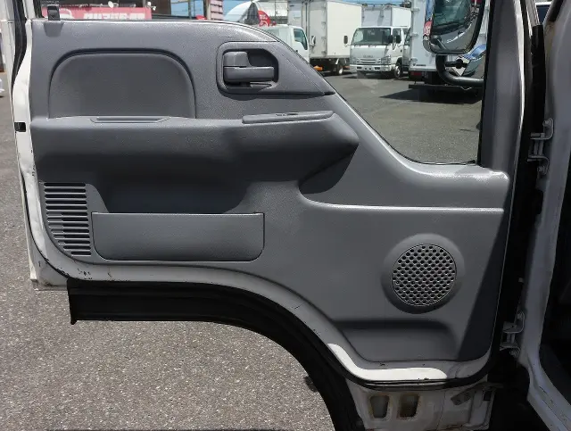 いすゞ エルフ BKG-NJR85AD(2WD)の写真47