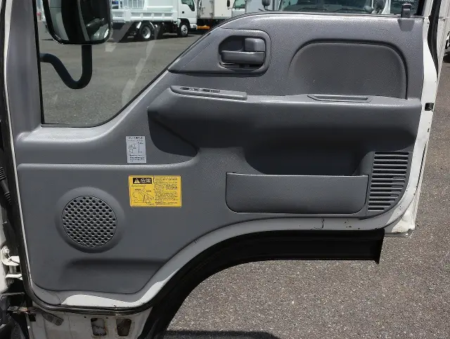 いすゞ エルフ BKG-NJR85AD(2WD)の写真48