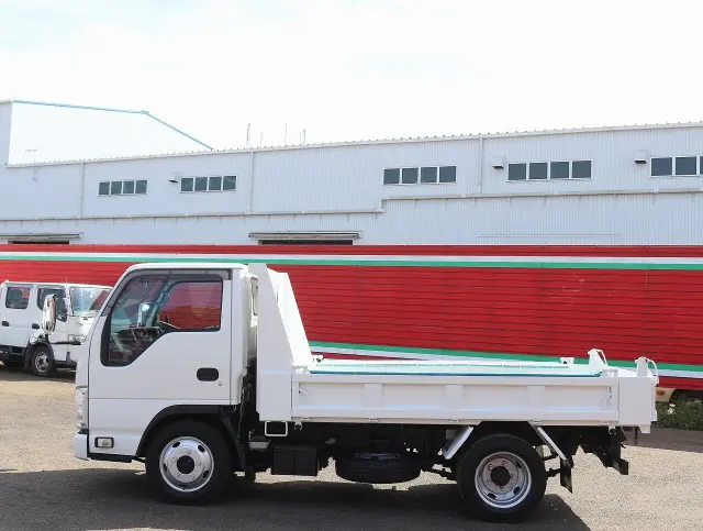 いすゞ エルフ TPG-NJR85AD(2WD)の写真11