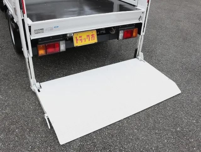 いすゞ エルフ TRG-NJR85A(2WD)の写真17