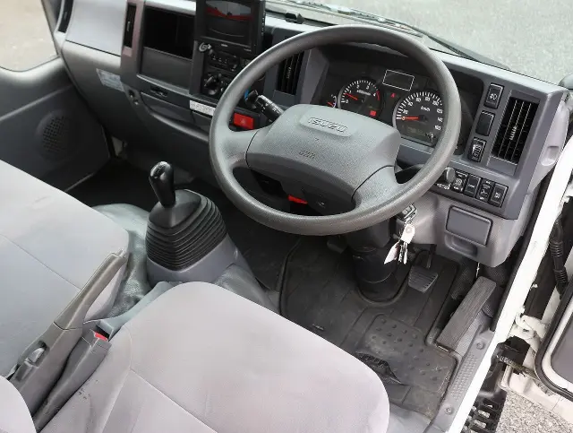 いすゞ エルフ TRG-NJR85A(2WD)の写真31
