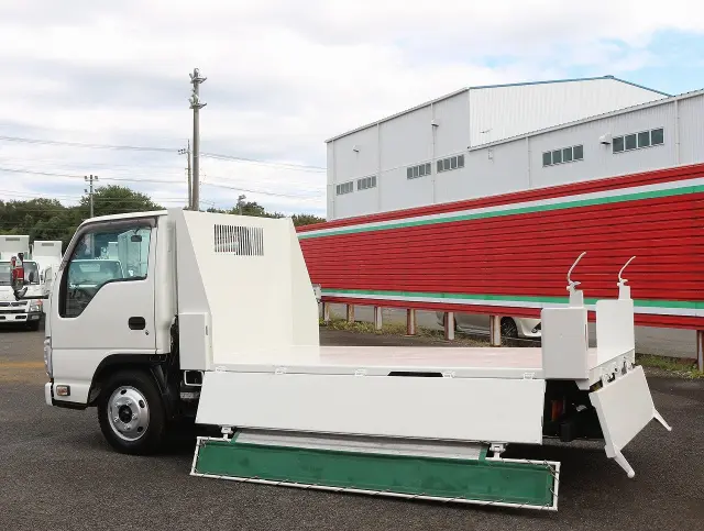 いすゞ エルフ TPG-NKR85AD(2WD)の写真15