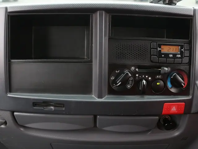 いすゞ エルフ TPG-NKR85AD(2WD)の写真39