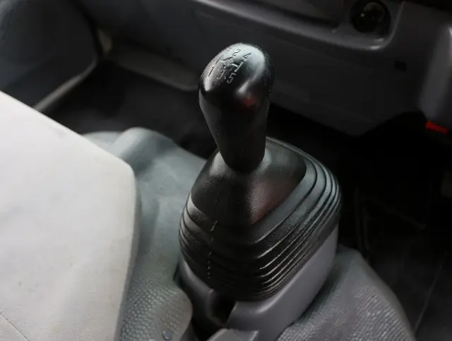 いすゞ エルフ TRG-NJR85A(2WD)の写真33