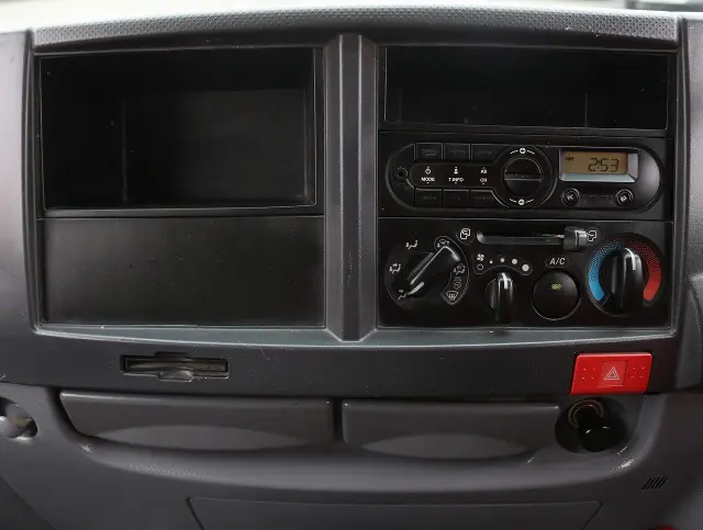 いすゞ エルフ TRG-NJR85A(2WD)の写真34