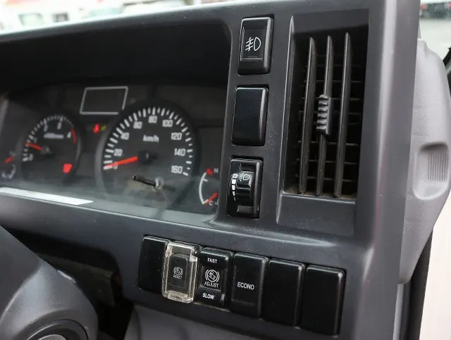 いすゞ エルフ TRG-NJR85A(2WD)の写真36