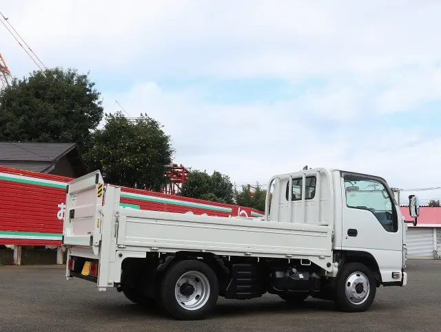 いすゞ エルフ TRG-NJS85A(4WD)の写真5