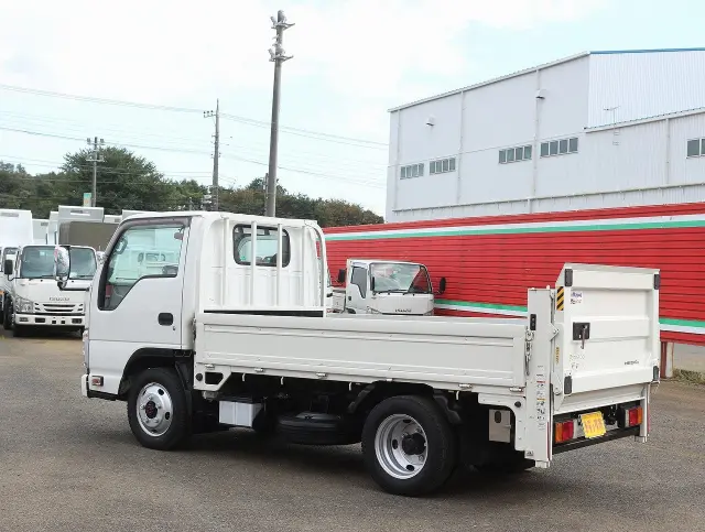 いすゞ エルフ TRG-NJS85A(4WD)の写真7
