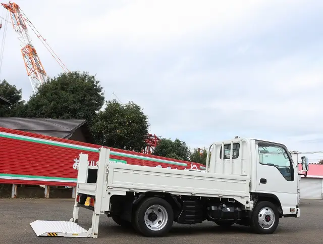 いすゞ エルフ TRG-NJS85A(4WD)の写真15