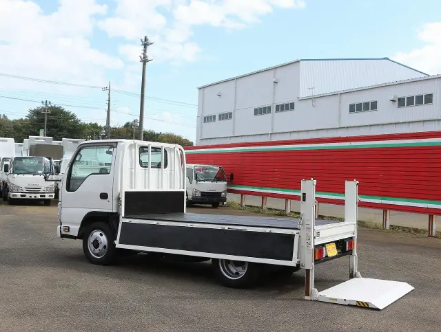 いすゞ エルフ TRG-NJS85A(4WD)の写真26