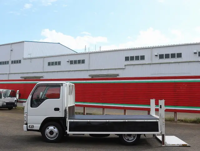 いすゞ エルフ TRG-NJS85A(4WD)の写真27