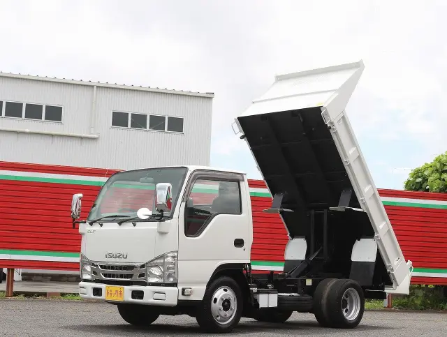 いすゞ エルフ TPG-NJR85AD(2WD)の写真1