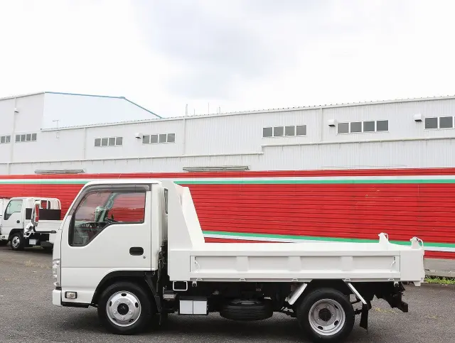 いすゞ エルフ TPG-NJR85AD(2WD)の写真9
