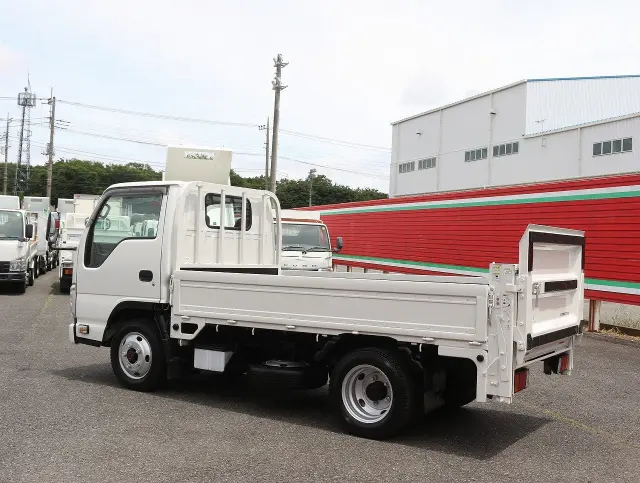 いすゞ エルフ TRG-NJS85A(4WD)の写真7