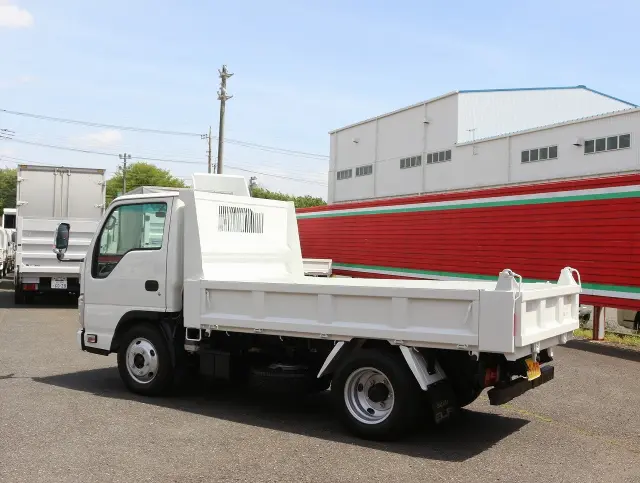 いすゞ エルフ BKG-NKR85AD(2WD)の写真8