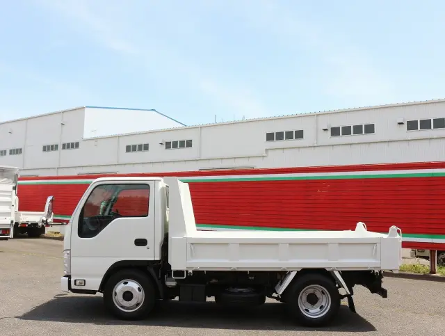 いすゞ エルフ BKG-NKR85AD(2WD)の写真9