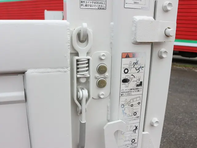 いすゞ エルフ TRG-NJS85A(4WD)の写真9
