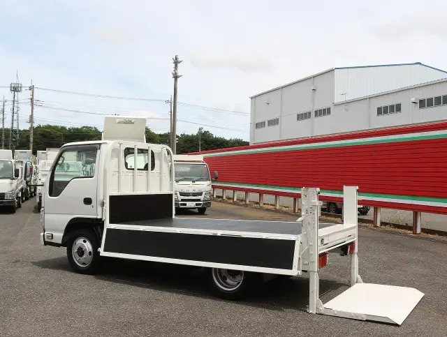 いすゞ エルフ TRG-NJS85A(4WD)の写真26