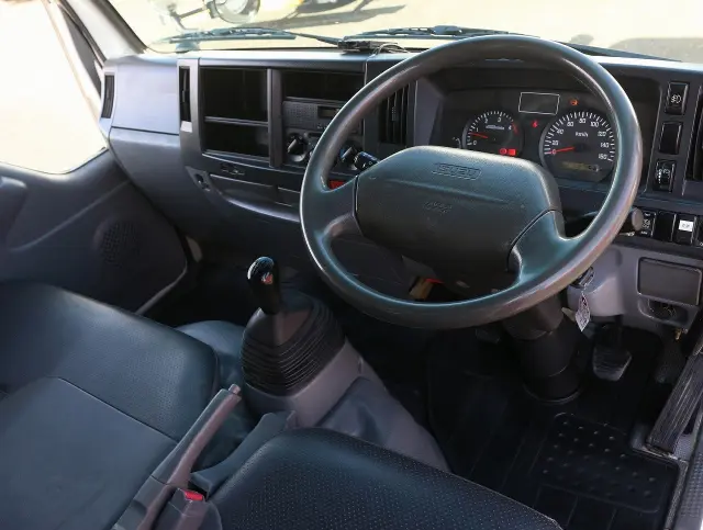 いすゞ エルフ BKG-NKR85AD(2WD)の写真29