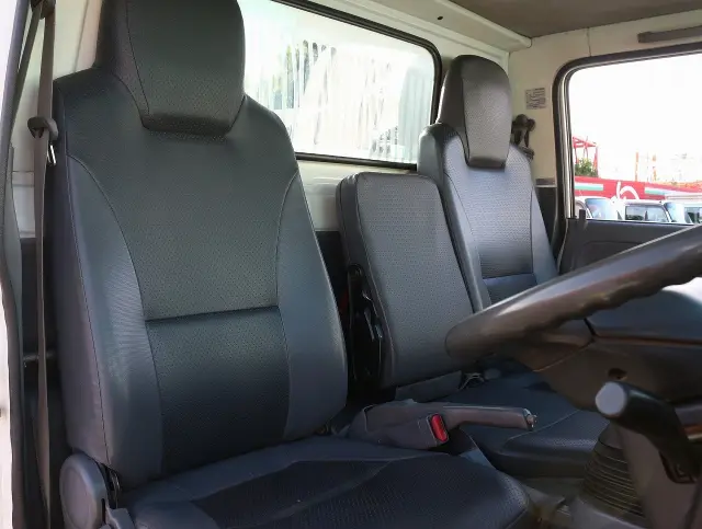 いすゞ エルフ BKG-NKR85AD(2WD)の写真31