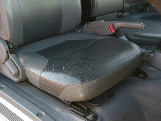 いすゞ エルフ BKG-NKR85AD(2WD)の写真32