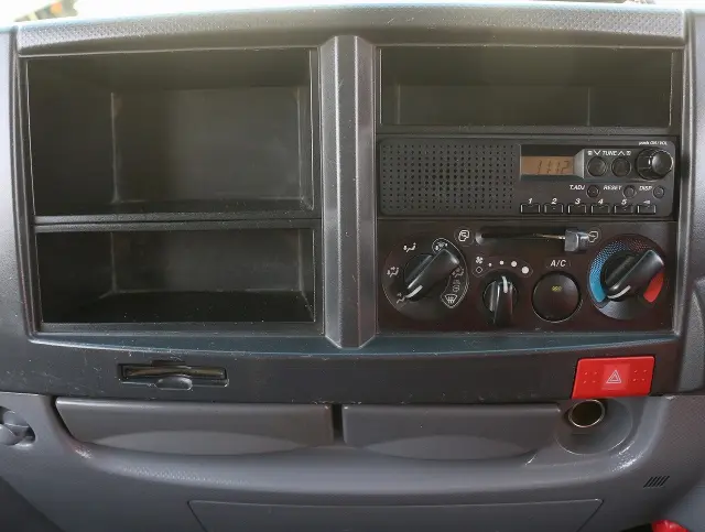 いすゞ エルフ BKG-NKR85AD(2WD)の写真37