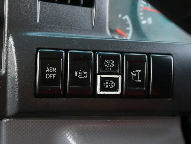 いすゞ エルフ BKG-NKR85AD(2WD)の写真38