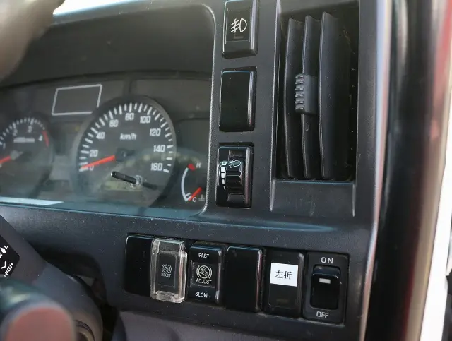 いすゞ エルフ BKG-NKR85AD(2WD)の写真40