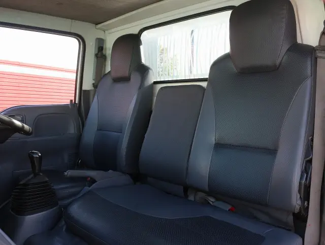 いすゞ エルフ BKG-NKR85AD(2WD)の写真44