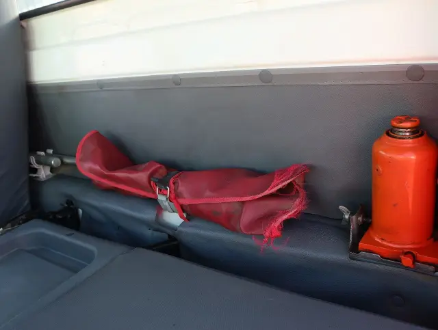 いすゞ エルフ BKG-NKR85AD(2WD)の写真45