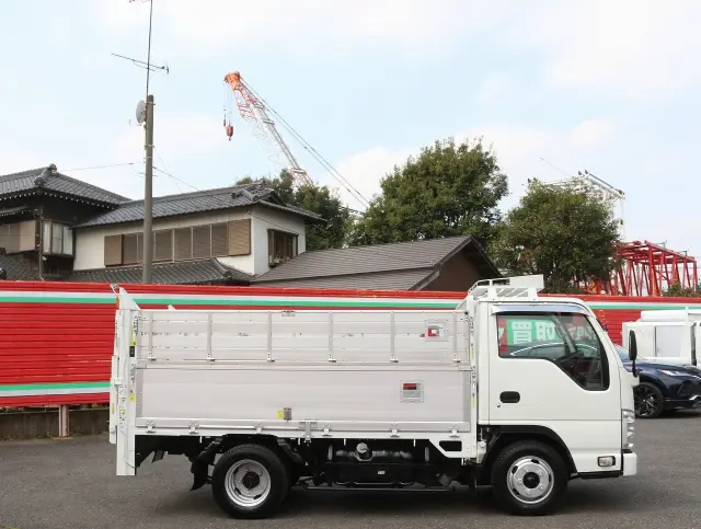 いすゞ エルフ TPG-NJR85A(2WD)の写真4