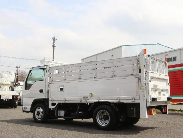 いすゞ エルフ TPG-NJR85A(2WD)の写真7