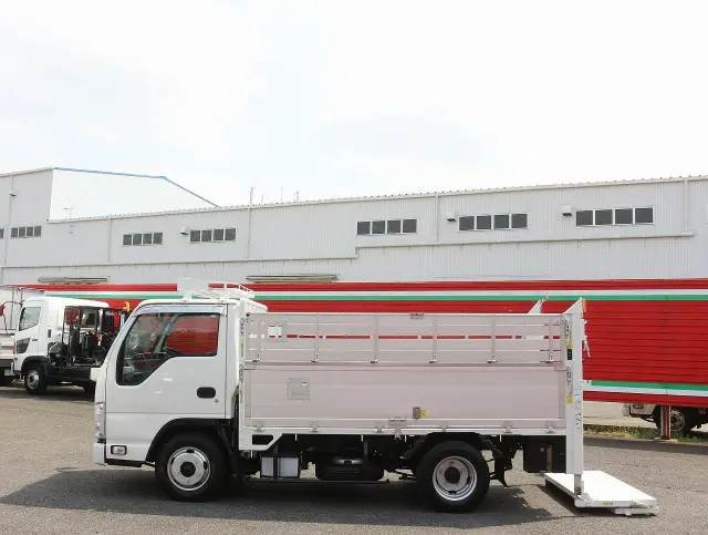 いすゞ エルフ TPG-NJR85A(2WD)の写真24