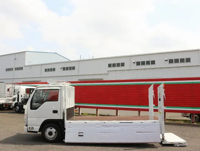 いすゞ エルフ TPG-NJR85A(2WD)の写真32