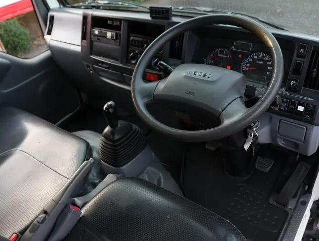 いすゞ エルフ TPG-NJR85A(2WD)の写真39