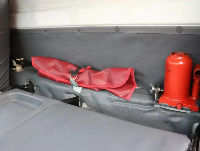 いすゞ エルフ TPG-NJR85A(2WD)の写真50