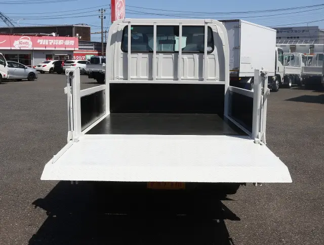 いすゞ エルフ TRG-NHR85A(2WD)の写真12