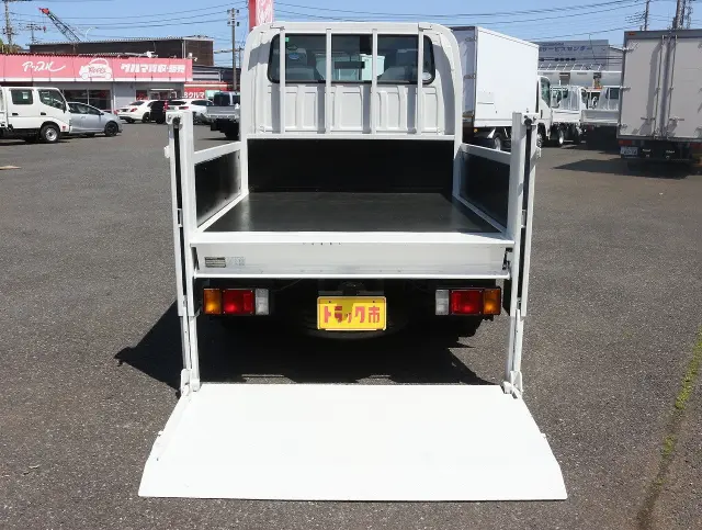 いすゞ エルフ TRG-NHR85A(2WD)の写真13