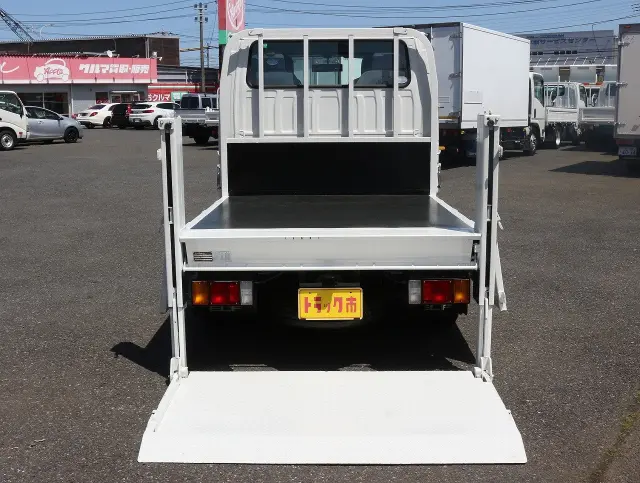 いすゞ エルフ TRG-NHR85A(2WD)の写真23