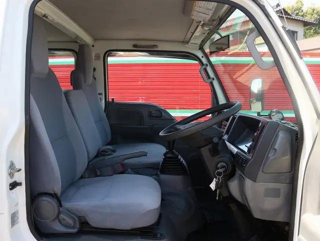 いすゞ エルフ TRG-NHR85A(2WD)の写真31