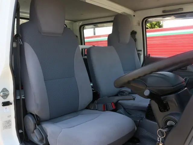 いすゞ エルフ TRG-NHR85A(2WD)の写真32