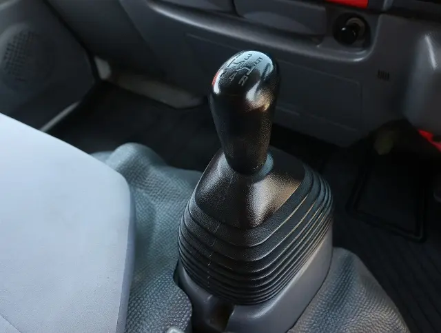 いすゞ エルフ TRG-NHR85A(2WD)の写真37