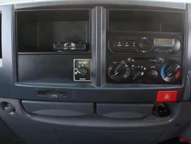 いすゞ エルフ TRG-NHR85A(2WD)の写真38