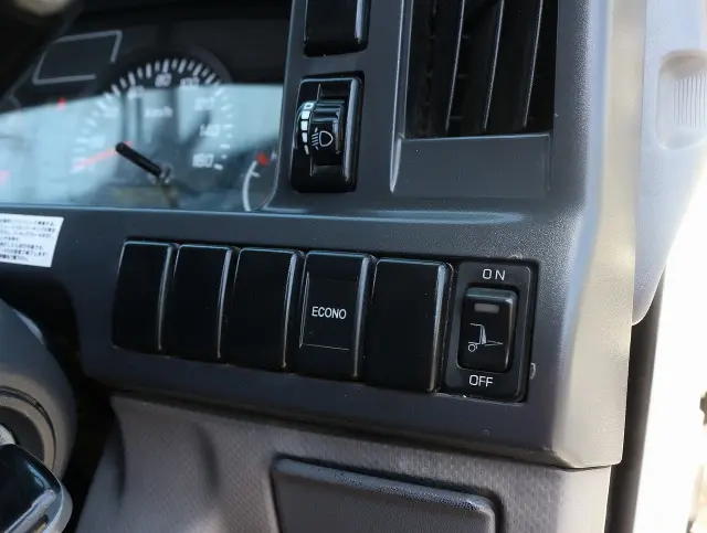 いすゞ エルフ TRG-NHR85A(2WD)の写真41