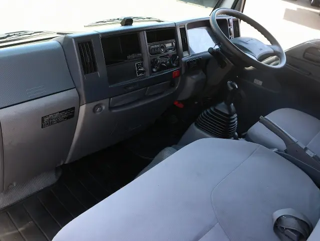 いすゞ エルフ TRG-NHR85A(2WD)の写真43