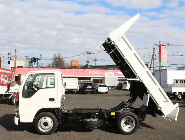 いすゞ エルフ PB-NKR81AD(2WD)の写真8